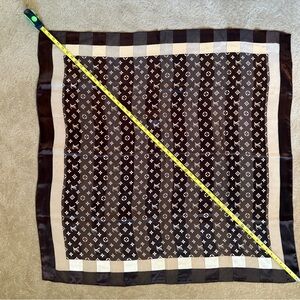 Louis Vuitton Brown and Beige 100% silk (Monogram Silhouette Square)